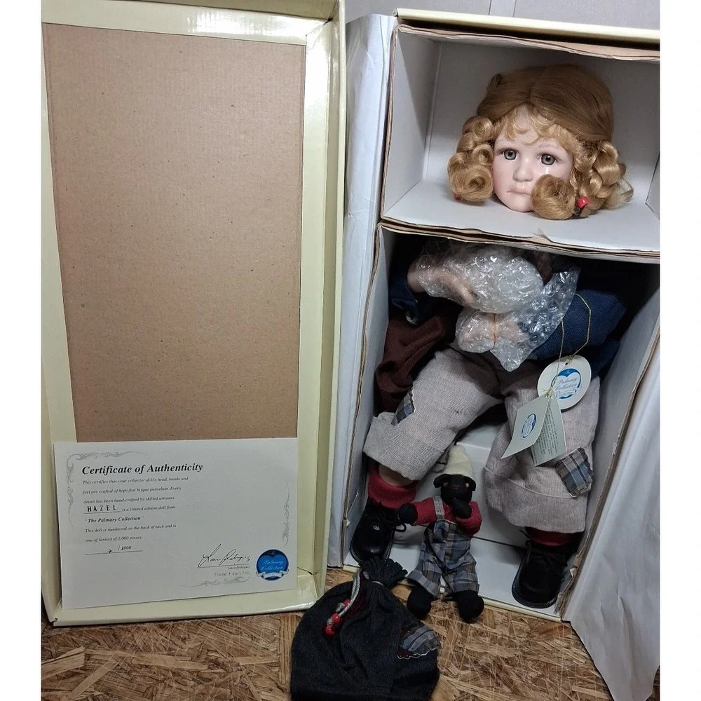 NIB Palmary Collection Three Heart, Hazel #4 of 2000,‎ She comes with Bear &Sack